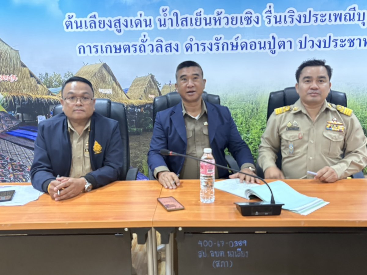 ผอ.กกต.ท้องถิ่น และ ประธาน กกต. ท้องถิ่น กรรมการ กกต.ท้องถิ่น พร้อมด้วยเจ้าหน้าที่ อบต.นาเลียง ปฏิบัติงานในการรับหีบเลือกตั้ง จากคณะกรรมการประจำหน่วยเลือกตั้ง (กปน.) และเจ้าหน้าที่รักษาความปลอดภัยประจำที่เลือกตั้งสมาชิกสภา อบต. และนายก อบต. ในวันที่ 11 มกราคม 2569